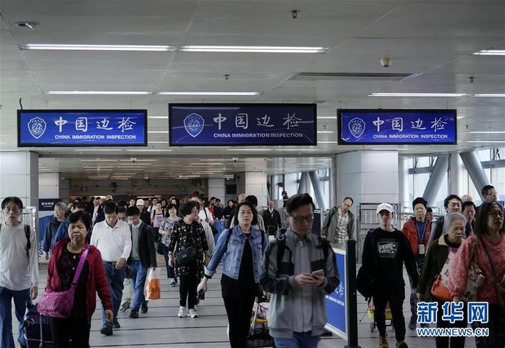 （圖文互動）（4）四十年、一扇窗——兩地值守者眼中的羅湖橋