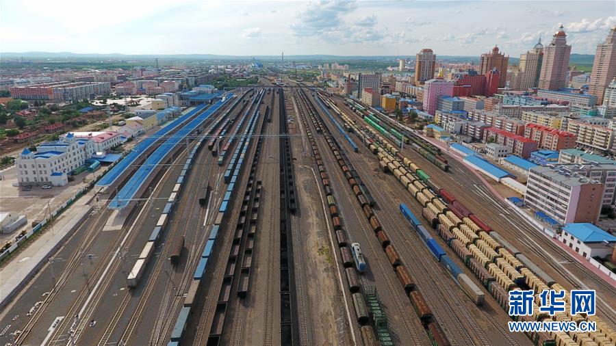 (新華全媒頭條·壯闊歷程40年系列述評(píng)·圖文互動(dòng))(7)舉旗定向 康莊大道——從改革開(kāi)放40年看中國(guó)自信