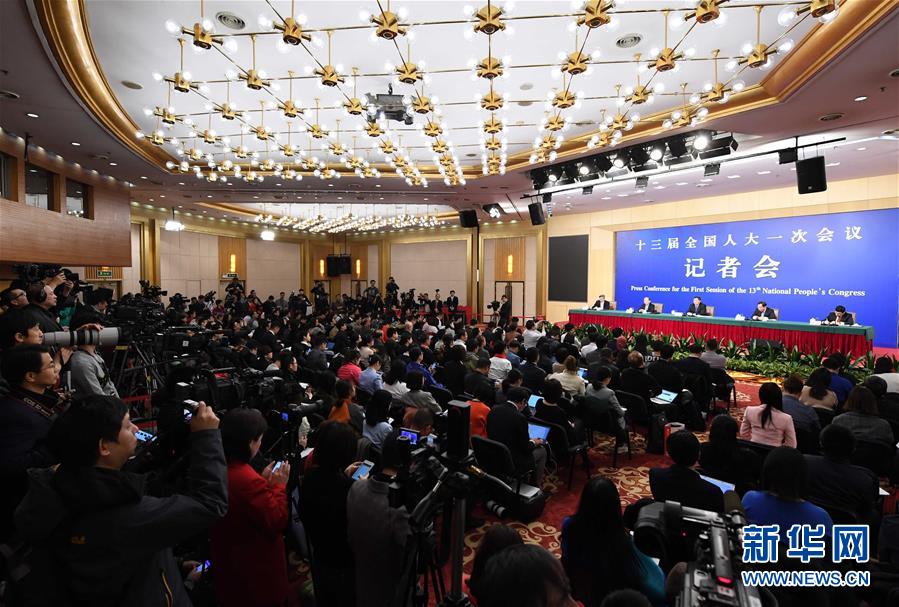 （兩會(huì)·XHDW）（1）國家發(fā)改委主任何立峰等就“創(chuàng)新和完善宏觀調(diào)控，推動(dòng)高質(zhì)量發(fā)展”答記者問