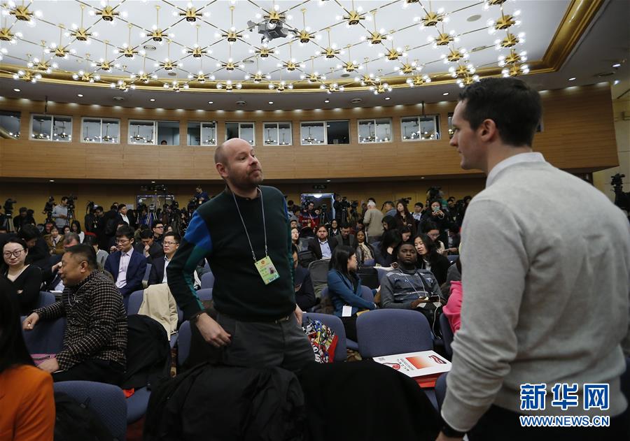 （兩會(huì)·新華網(wǎng)）（2）外交部部長(zhǎng)王毅答記者問