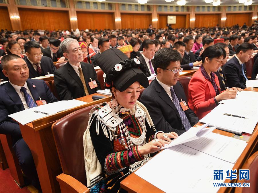 (兩會·基層代表履職故事)(1)全國人大代表喬進(jìn)雙梅:“花間”繡出美麗人生