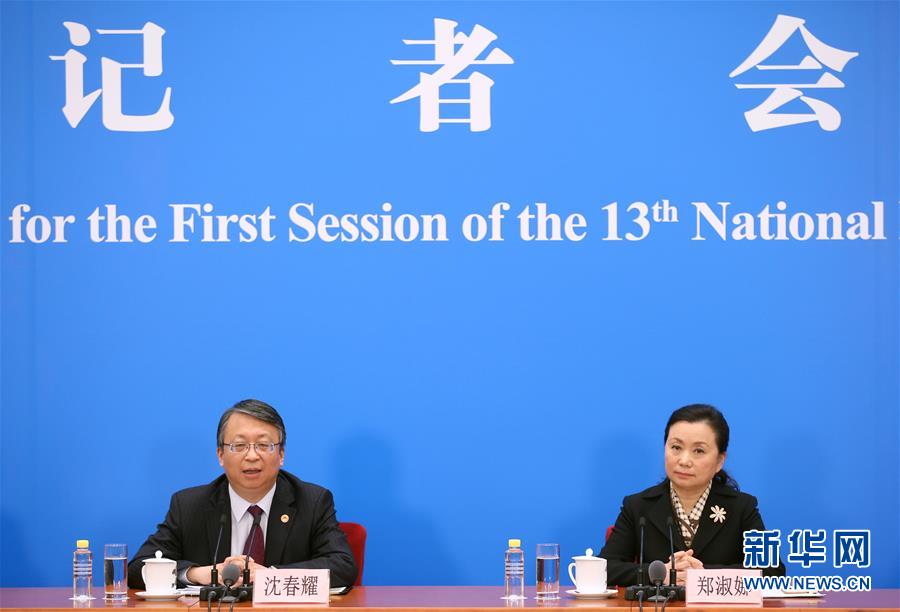 (兩會)(2)十三屆全國人大一次會議秘書處法案組有關(guān)負(fù)責(zé)人回應(yīng)憲法修正案熱點(diǎn)問題