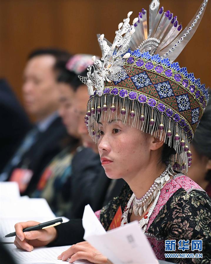 (兩會(huì)·基層代表履職故事)(1)全國(guó)人大代表?xiàng)钌徲ⅲ簽榘傩战】当q{護(hù)航