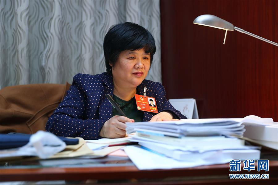 （兩會(huì)·基層委員履職故事）（2）全國(guó)政協(xié)委員杜麗群：重視傳染病防治專(zhuān)業(yè)人才隊(duì)伍建設(shè)