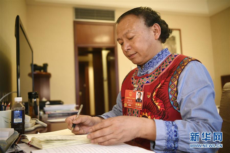 （兩會(huì)·基層代表履職故事）（5）全國(guó)人大代表龍獻(xiàn)文：幸福都是奮斗出來的!