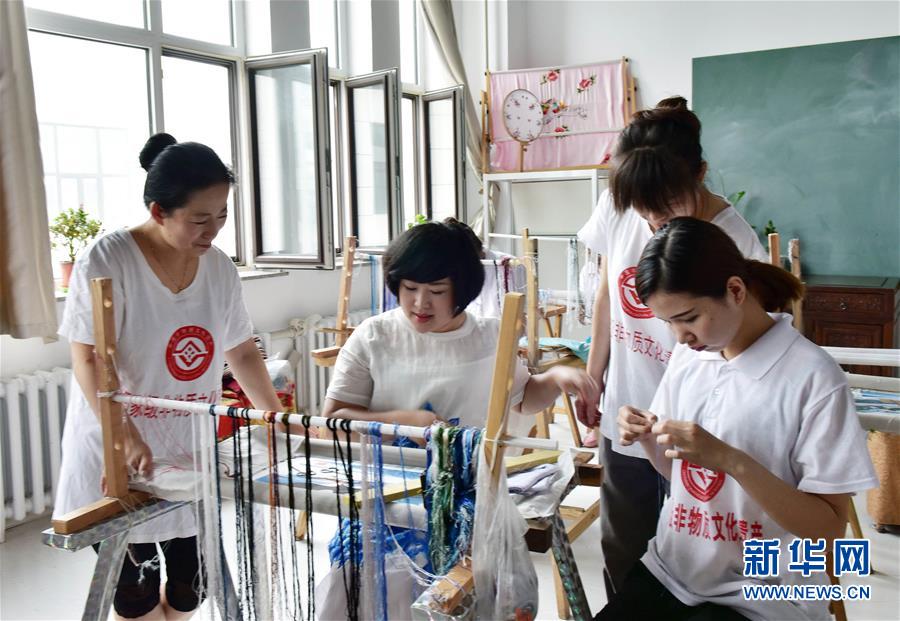 （兩會(huì)·基層代表履職故事）（4）全國(guó)人大代表孫艷玲：做好非遺事業(yè)，讓古老技藝活起來(lái)