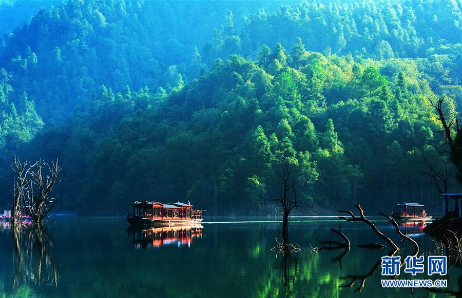 (兩會(huì)前夕看落實(shí)·圖文互動(dòng))(6)奮力脫貧攻堅(jiān) 生態(tài)追“清”逐“綠”——江西落實(shí)習(xí)近平總書(shū)記全國(guó)兩會(huì)重要講話精神紀(jì)實(shí)