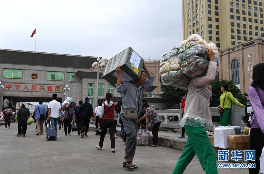 （兩會前夕看落實·圖文互動）（8）開放合作走活發(fā)展“新棋局”－－廣西落實習近平總書記全國兩會重要講話精神紀實