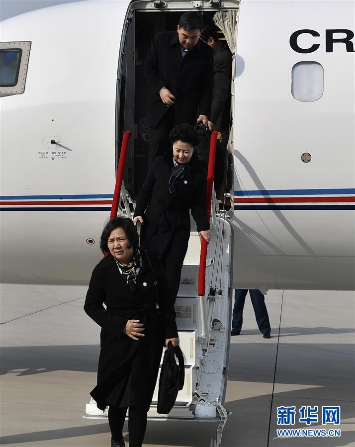 (兩會)(1)出席全國政協(xié)十三屆二次會議的委員陸續(xù)抵京