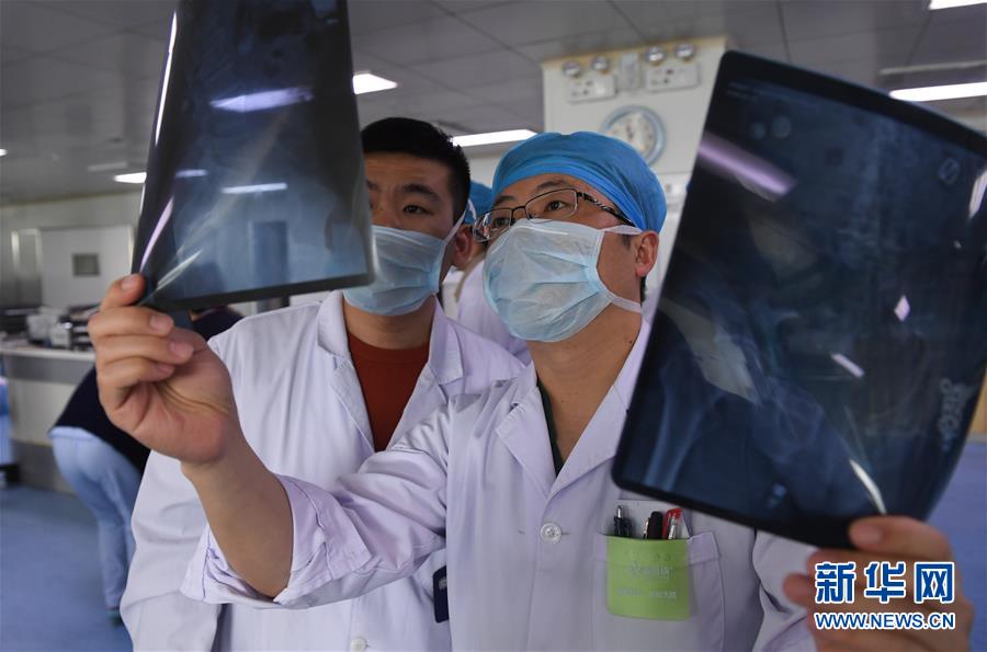 (新華全媒頭條·響水化工廠爆炸事故·圖文互動)(6)為了617個生命的賽跑——江蘇響水爆炸事故傷員救治一線實錄