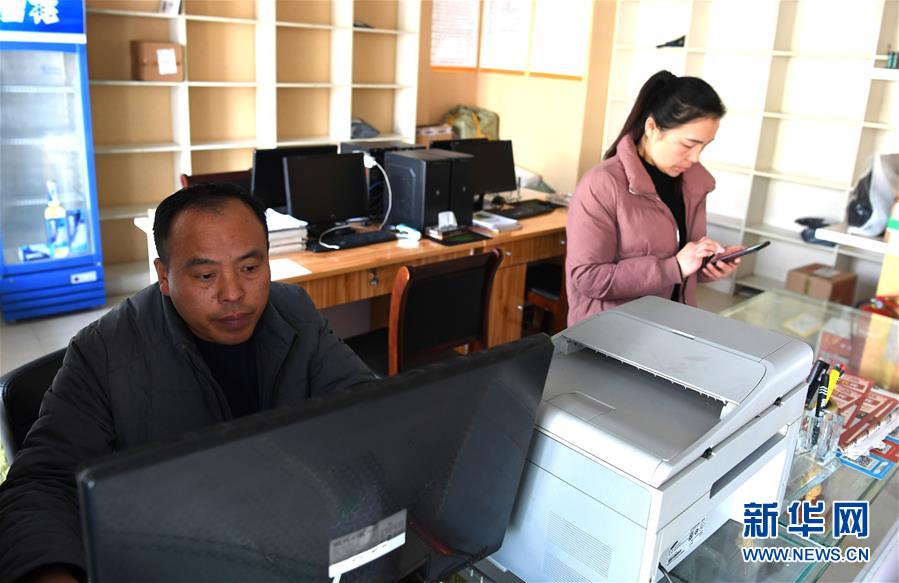 （新華全媒頭條·愛國(guó)情 奮斗者·圖文互動(dòng)）（5）一個(gè)村的奮斗，一個(gè)時(shí)代的巨變——記敢“蹚新路”的小崗人