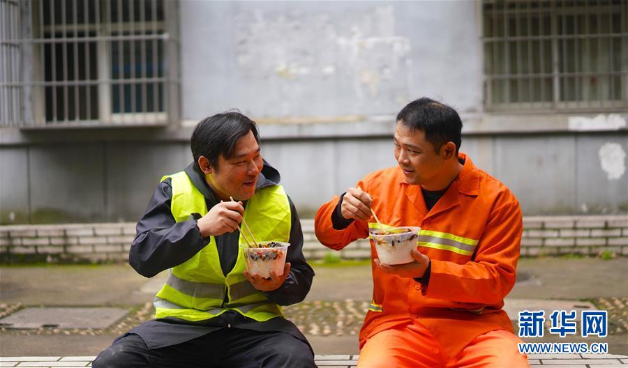 (新華全媒頭條·圖文互動(dòng))(27)青春萬(wàn)歲 強(qiáng)國(guó)有我