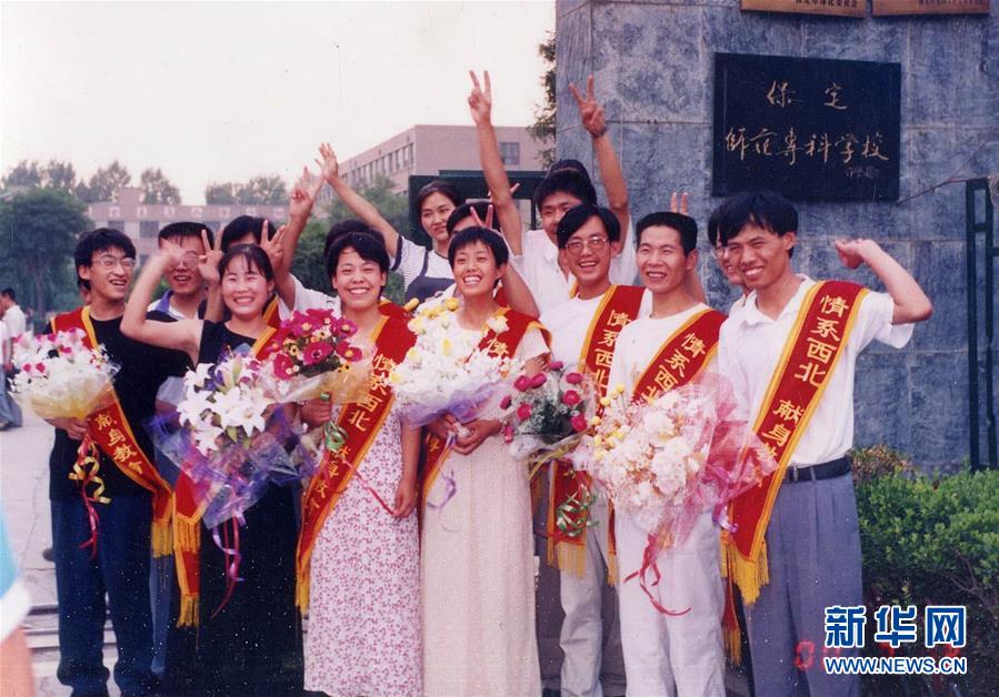 (新華全媒頭條·圖文互動)(1)大漠小城的別樣青春——記內(nèi)地青年學子扎根新疆且末教書育人