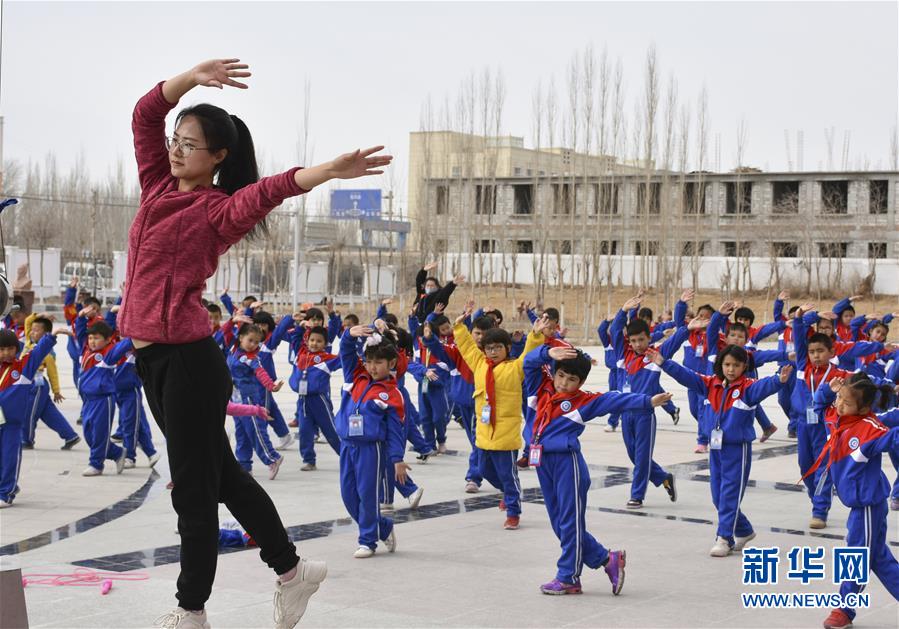 (新華全媒頭條·圖文互動)(8)大漠小城的別樣青春——記內(nèi)地青年學子扎根新疆且末教書育人