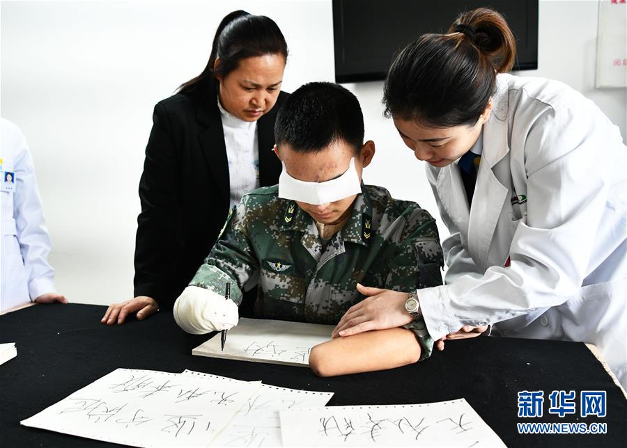 (時(shí)代先鋒·圖文互動(dòng))(8)新時(shí)代最可愛的人——記陸軍某掃雷排爆大隊(duì)英雄戰(zhàn)士杜富國