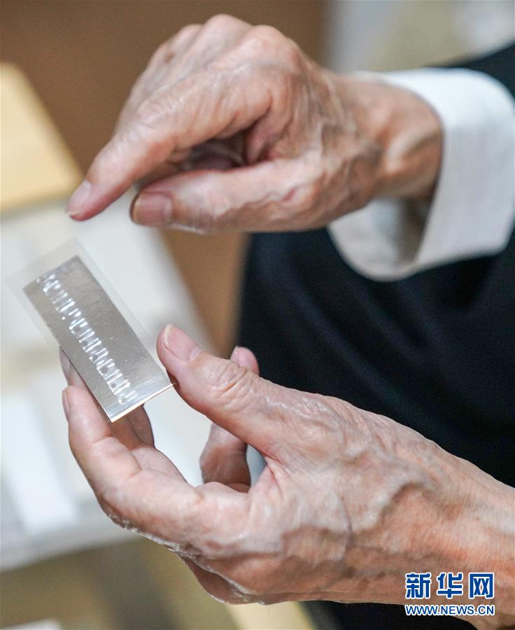 (新華全媒頭條·時(shí)代先鋒·圖文互動(dòng))(8)傳奇的英雄 無(wú)悔的忠誠(chéng)——記刑偵痕跡檢驗(yàn)專家崔道植