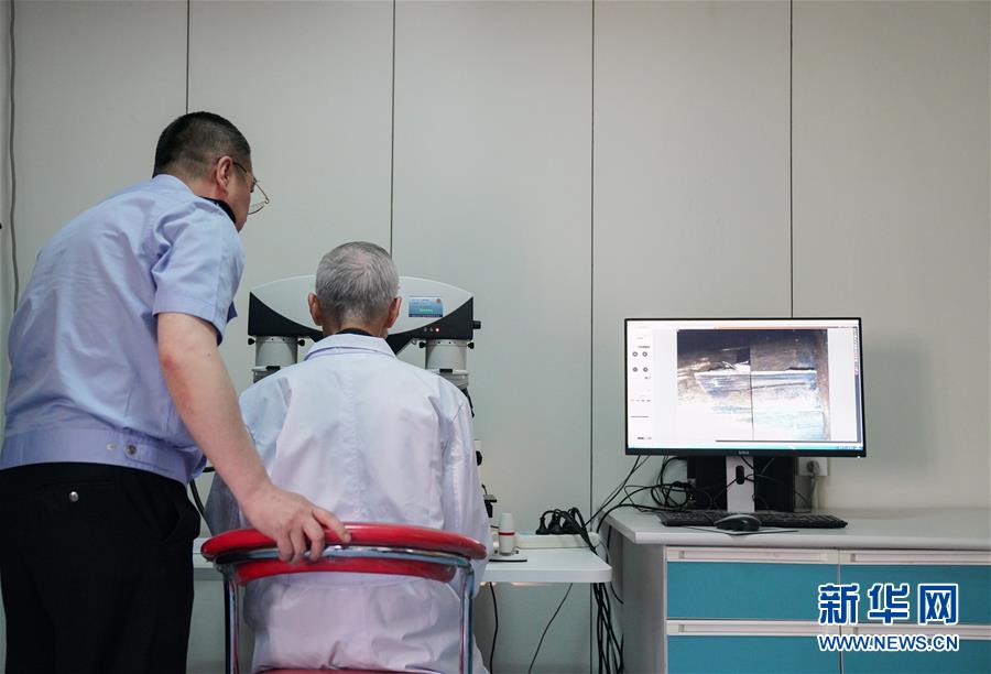 (新華全媒頭條·時(shí)代先鋒·圖文互動(dòng))(5)傳奇的英雄 無(wú)悔的忠誠(chéng)——記刑偵痕跡檢驗(yàn)專家崔道植