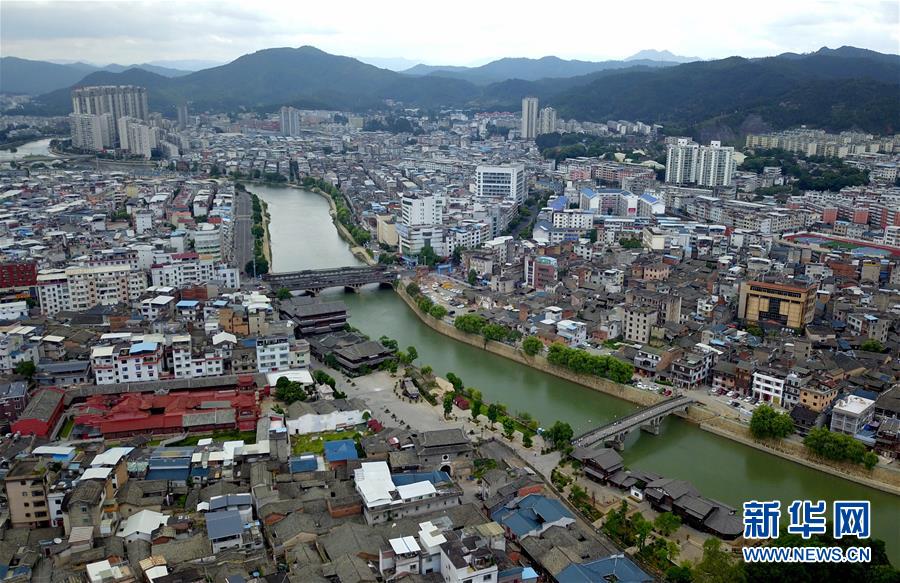 （新華全媒頭條·不忘初心、牢記使命——記者再走長征路·圖文互動）（3）風展紅旗如畫——來自長征出發(fā)地長汀、寧化的紅色信仰報告 