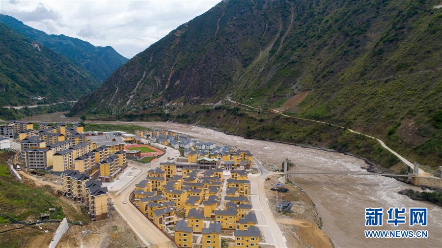 （直過民族脫貧攻堅·圖文互動）（1）下山！傈僳群眾開啟新生活