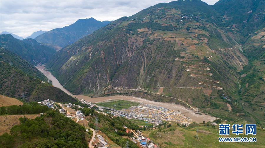 （直過民族脫貧攻堅·圖文互動）（3）下山！傈僳群眾開啟新生活