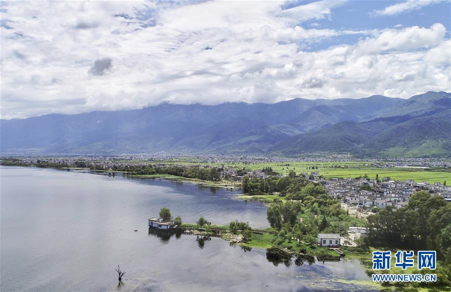 （在習(xí)近平新時(shí)代中國特色社會主義思想指引下——新時(shí)代新作為新篇章·總書記關(guān)心的百姓身邊事·圖文互動）（2）留住鄉(xiāng)愁 綻放新顏——傳統(tǒng)村落保護(hù)激發(fā)鄉(xiāng)村活力