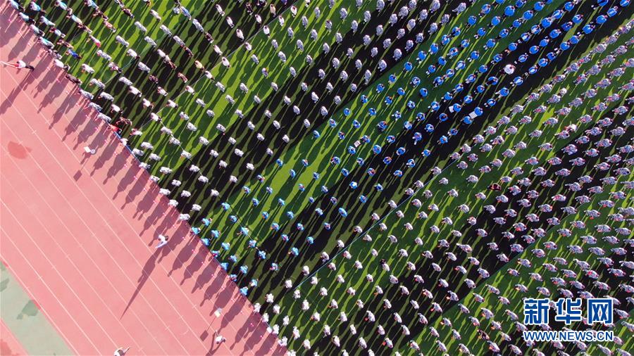 (新華全媒頭條·開(kāi)學(xué)季·圖文互動(dòng))(2)新學(xué)期是彩色的——各地2019年秋季學(xué)期開(kāi)學(xué)典禮掃描