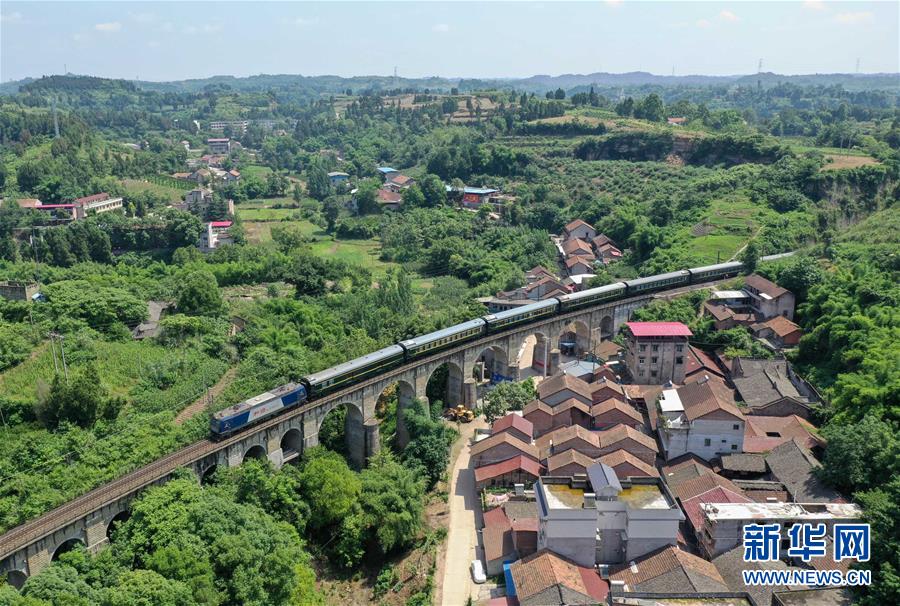 （壯麗70年·奮斗新時(shí)代——共和國(guó)發(fā)展成就巡禮）（3）人暢其行、貨暢其流——共和國(guó)交通運(yùn)輸業(yè)發(fā)展成就巡禮