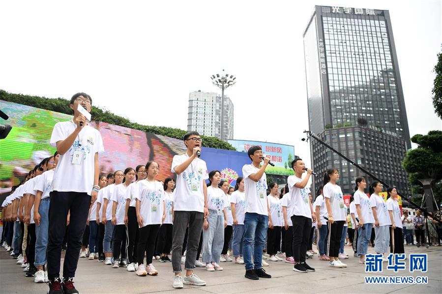 (壯麗70年·奮斗新時(shí)代——共和國(guó)發(fā)展成就巡禮·圖文互動(dòng))(2)優(yōu)先發(fā)展 奠基未來(lái)——共和國(guó)教育事業(yè)發(fā)展成就巡禮