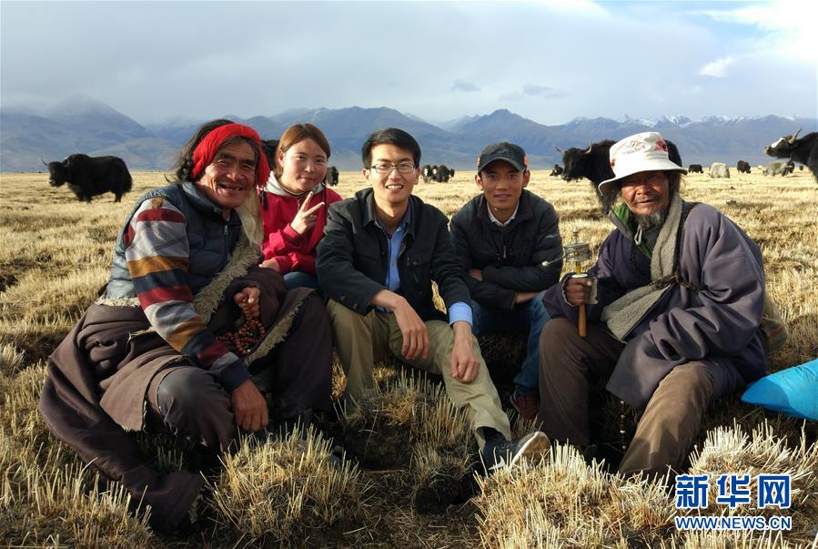 （在習(xí)近平新時(shí)代中國(guó)特色社會(huì)主義思想指引下——新時(shí)代新作為新篇章·總書記關(guān)心的百姓身邊事·圖文互動(dòng))（1）“我走進(jìn)大山，是為了讓你走出大山”——大學(xué)生支教故事