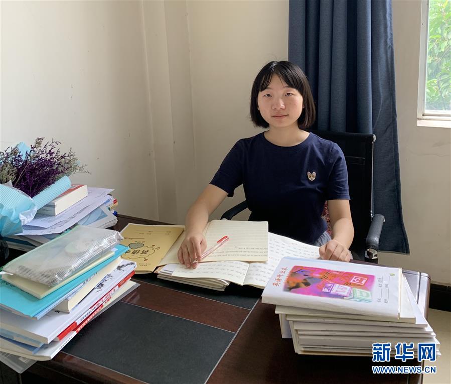 （在習(xí)近平新時(shí)代中國(guó)特色社會(huì)主義思想指引下——新時(shí)代新作為新篇章·總書記關(guān)心的百姓身邊事·圖文互動(dòng))（2）“我走進(jìn)大山，是為了讓你走出大山”——大學(xué)生支教故事