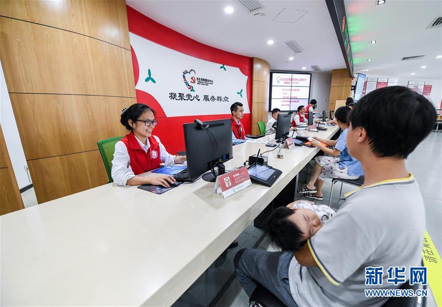 (新華全媒頭條·圖文互動(dòng))(1)從大國之治邁向強(qiáng)國之治——新中國70年社會(huì)治理現(xiàn)代化巡禮