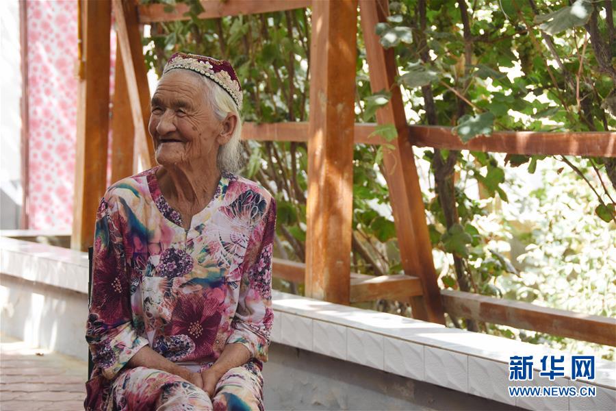 (新華全媒頭條·圖文互動(dòng))(1)同心筑夢映天山——新疆70年改革發(fā)展穩(wěn)定述評(píng)