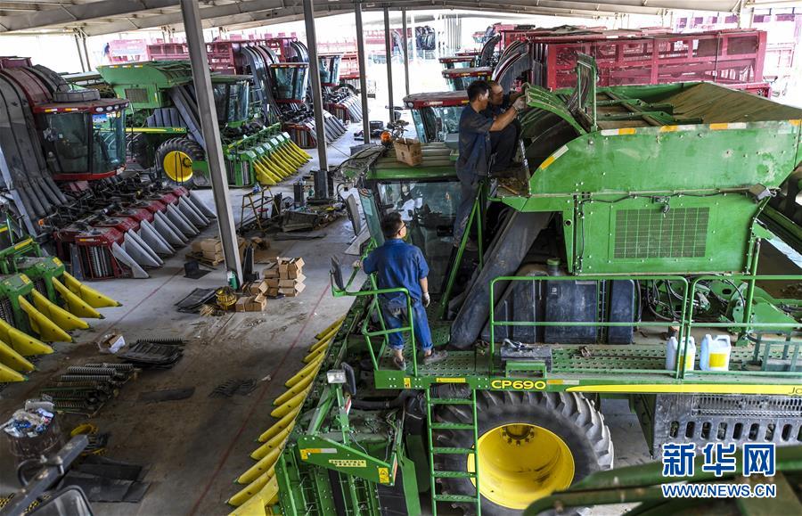 (新華全媒頭條·圖文互動(dòng))(2)同心筑夢映天山——新疆70年改革發(fā)展穩(wěn)定述評(píng)