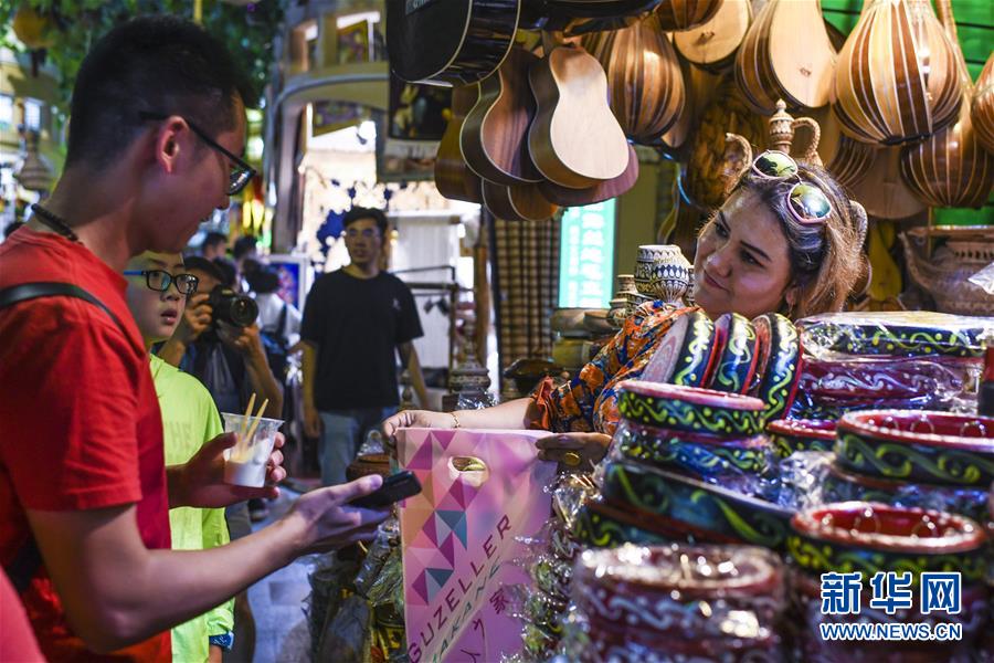 (新華全媒頭條·圖文互動(dòng))(4)同心筑夢映天山——新疆70年改革發(fā)展穩(wěn)定述評(píng)