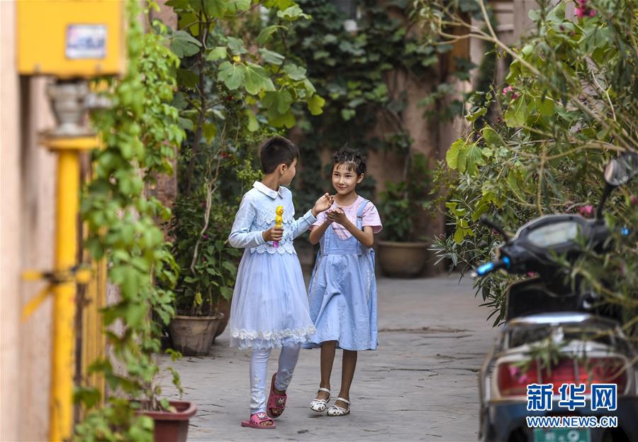 (新華全媒頭條·圖文互動(dòng))(7)同心筑夢映天山——新疆70年改革發(fā)展穩(wěn)定述評(píng)