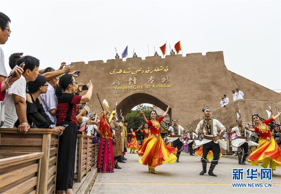 (新華全媒頭條·圖文互動(dòng))(8)同心筑夢映天山——新疆70年改革發(fā)展穩(wěn)定述評(píng)