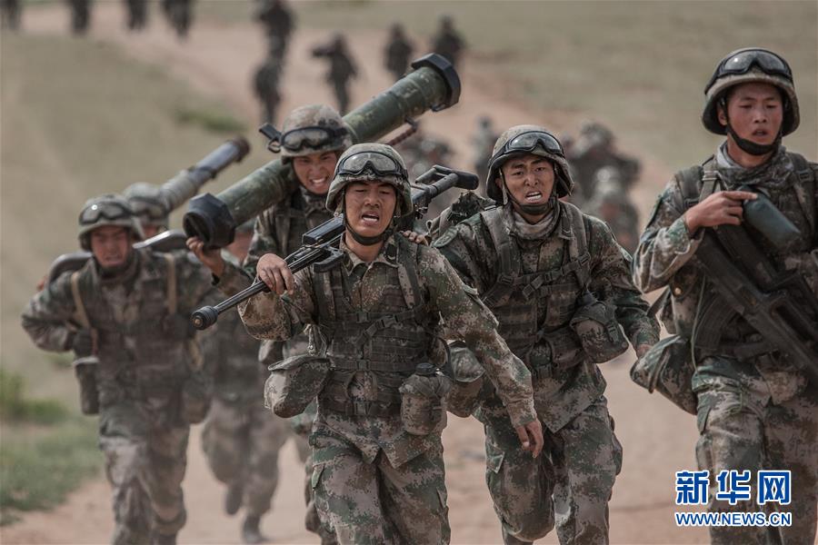 （新華全媒頭條·圖文互動）（13）沿著中國特色強軍之路闊步前進——黨中央、中央軍委領導推進國防和軍隊建設70年紀實