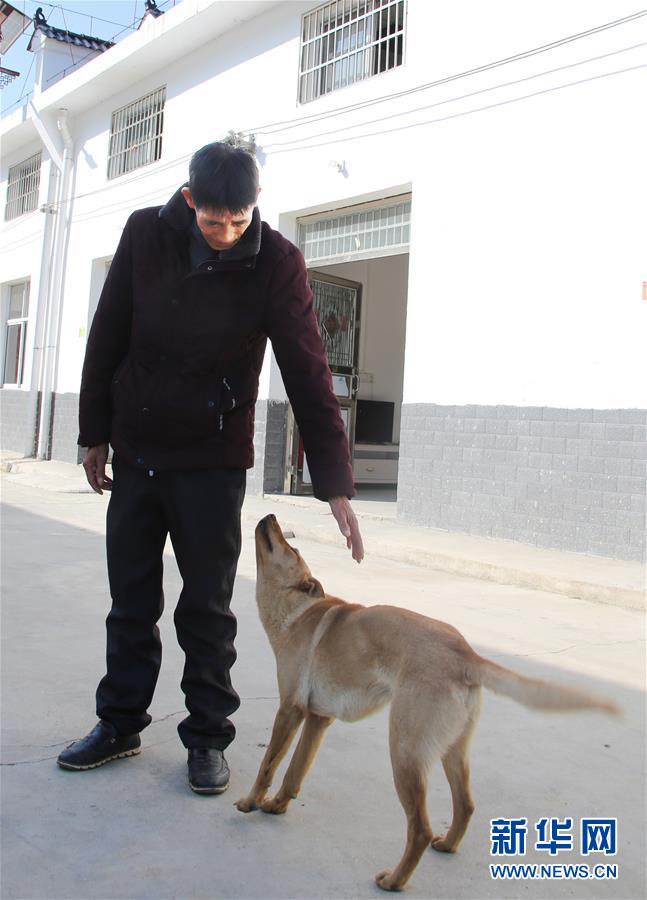 （四中全會精神在基層·圖文互動）（1）記者手記：兩腳沾地，深切感悟什么叫“以人民為中心”