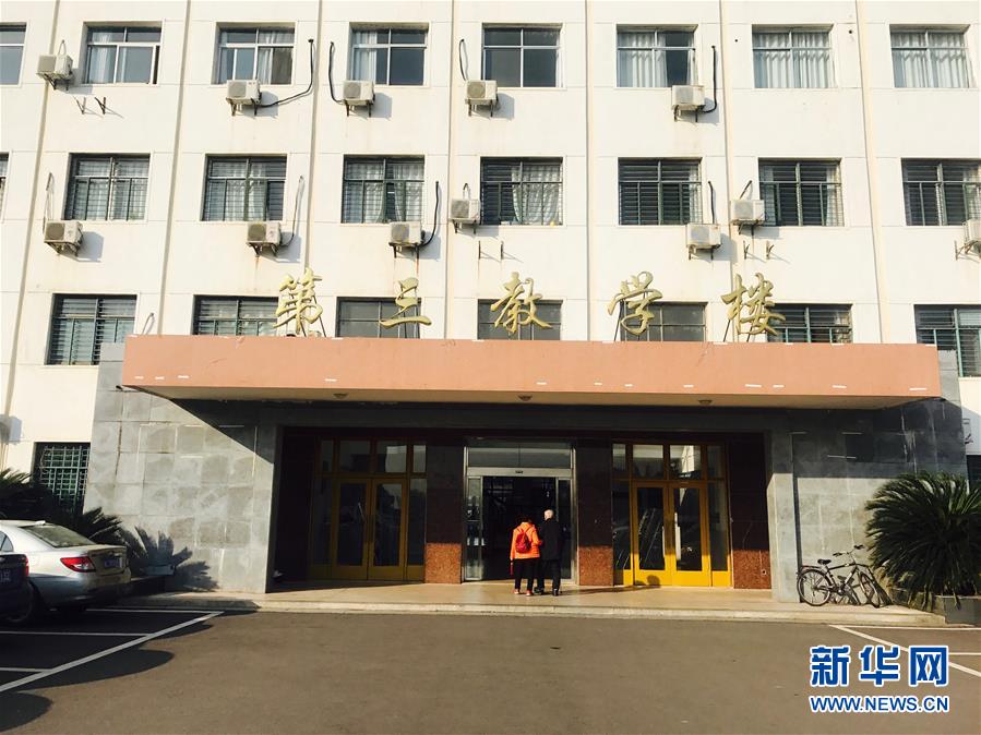 （新華全媒頭條·圖文互動(dòng)）（12）滄海橫流 信仰彌堅(jiān)——記共產(chǎn)黨員、湘潭大學(xué)九旬教授滄南