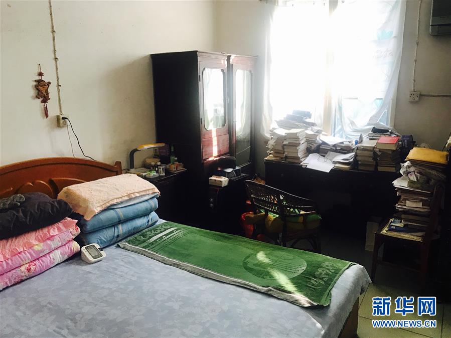 （新華全媒頭條·圖文互動(dòng)）（11）滄海橫流 信仰彌堅(jiān)——記共產(chǎn)黨員、湘潭大學(xué)九旬教授滄南