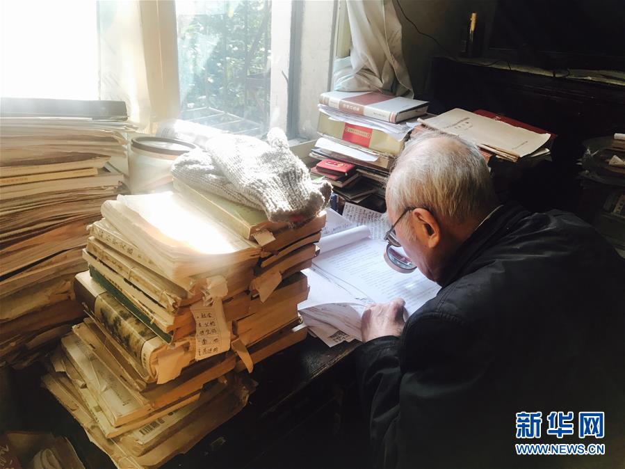 （新華全媒頭條·圖文互動(dòng)）（10）滄海橫流 信仰彌堅(jiān)——記共產(chǎn)黨員、湘潭大學(xué)九旬教授滄南