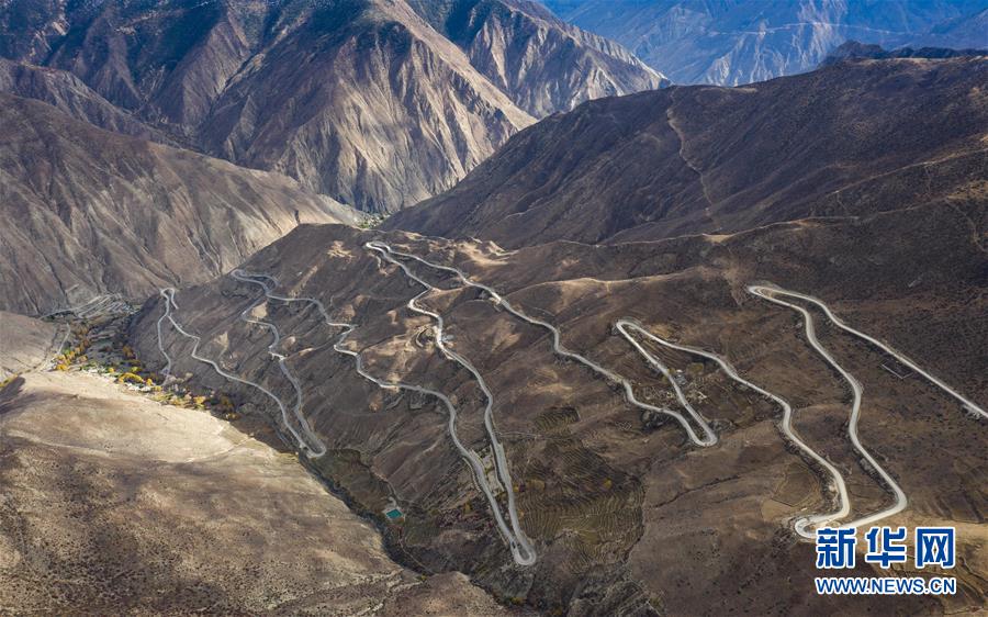 （新華全媒頭條·圖文互動）（1）格?；ㄩ_滿天路——寫在川藏公路通車65周年之際