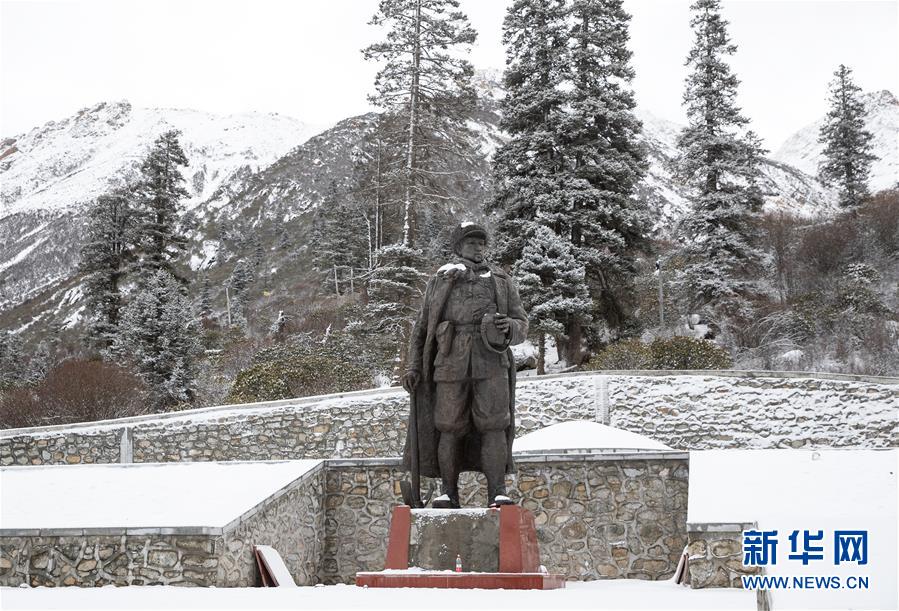 （新華全媒頭條·圖文互動）（3）格?；ㄩ_滿天路——寫在川藏公路通車65周年之際