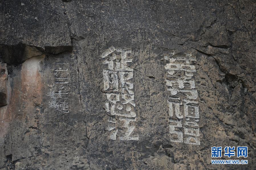 （新華全媒頭條·圖文互動）（7）格?；ㄩ_滿天路——寫在川藏公路通車65周年之際