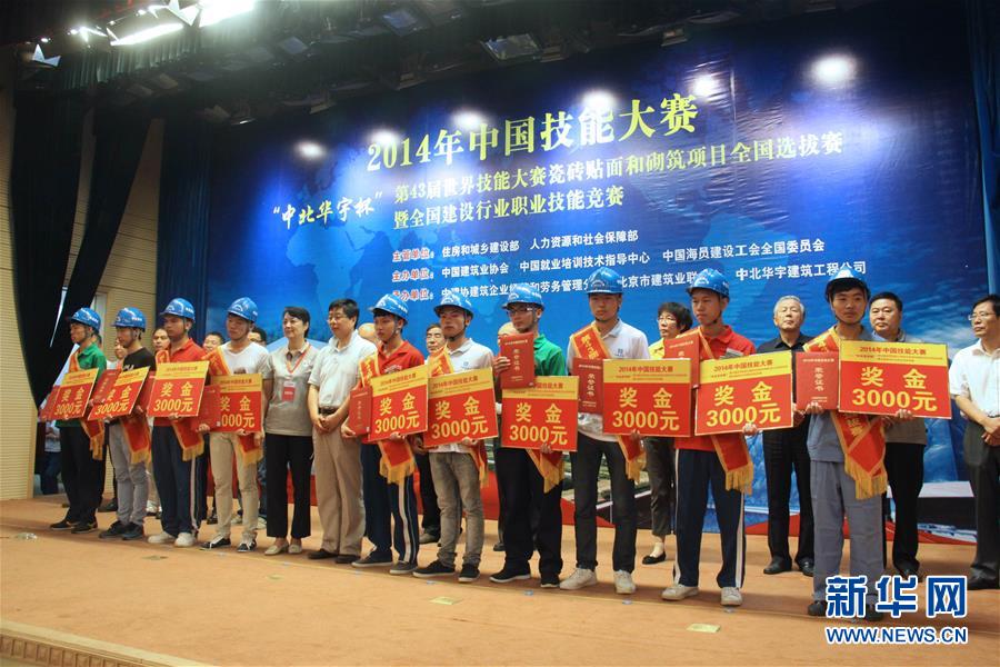 (新華全媒頭條·兩會(huì)特別報(bào)道·圖文互動(dòng))(8)向著夢想的接力——“90歲”與“95后”代表的“對話”