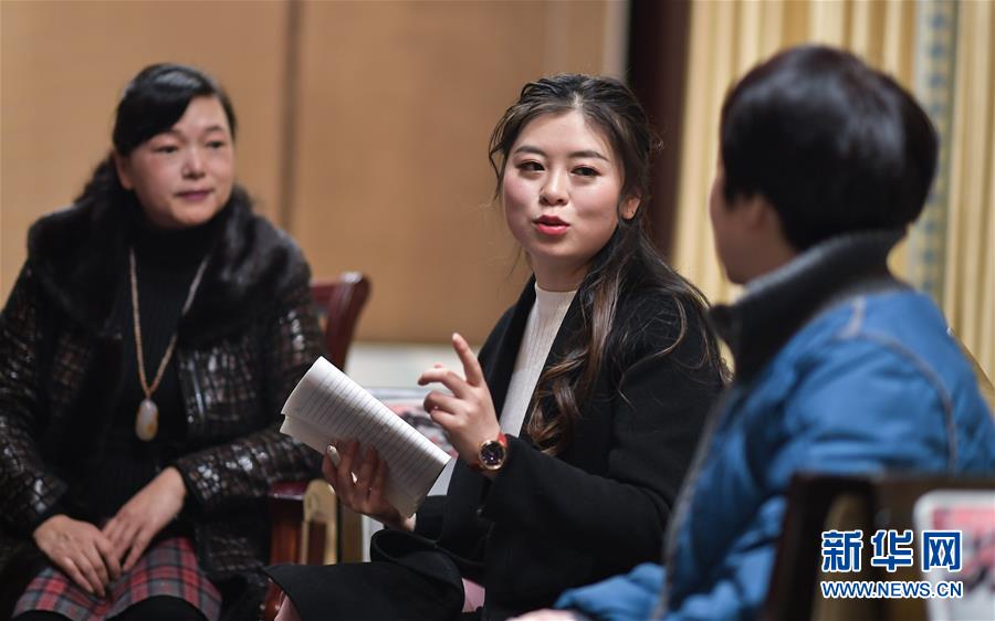 (新華全媒頭條·兩會(huì)特別報(bào)道·圖文互動(dòng))(14)向著夢想的接力——“90歲”與“95后”代表的“對話”