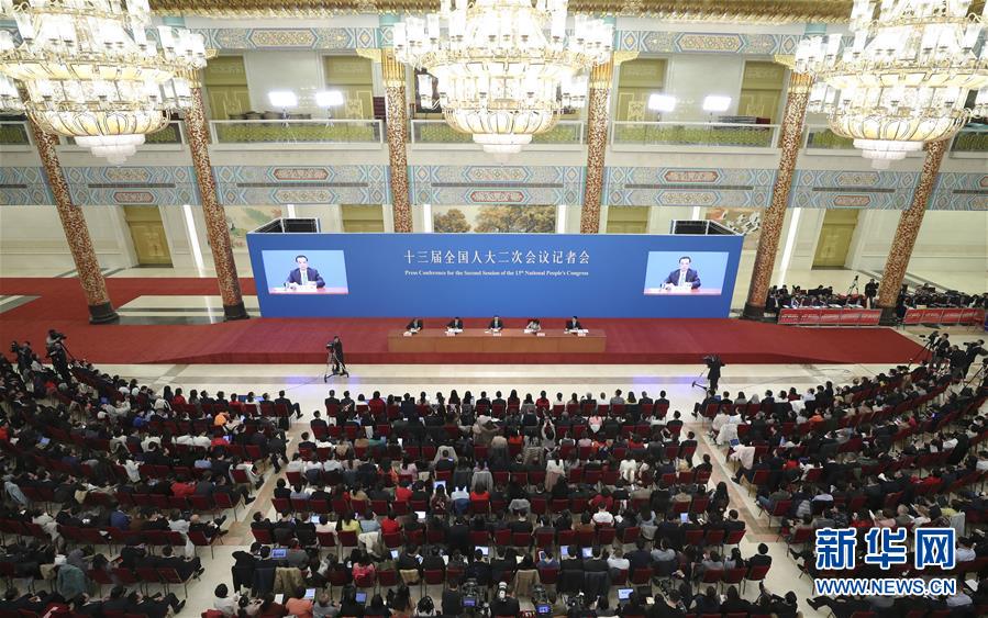 (兩會(huì))(6)李克強(qiáng)總理會(huì)見(jiàn)采訪全國(guó)兩會(huì)的中外記者并回答提問(wèn)