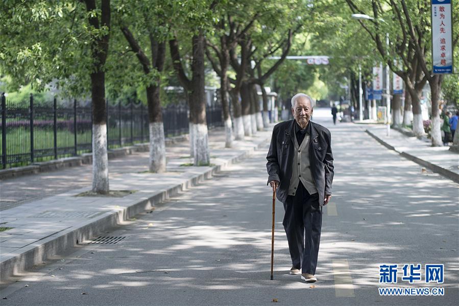 （今日關(guān)注·科技獎(jiǎng)勵(lì)大會(huì)·圖文互動(dòng)）（4）此生屬于祖國(guó)，此生無怨無悔——隱身30年的中國(guó)核潛艇先驅(qū)黃旭華