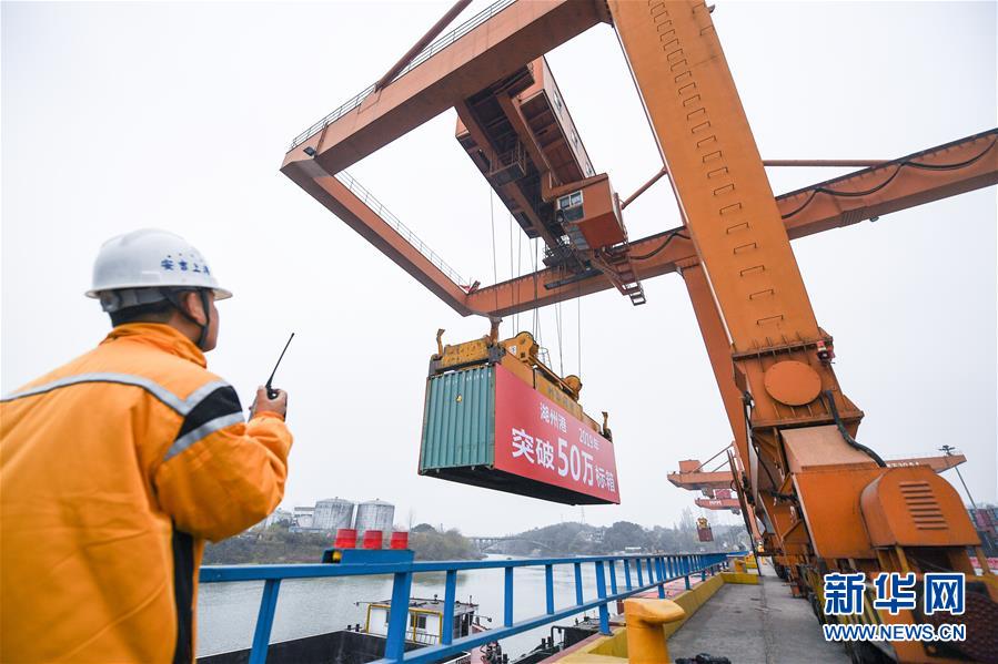 (新華全媒頭條·聚焦中國經(jīng)濟(jì)成績單·圖文互動(dòng))(1)為全面建成小康社會(huì)奠定堅(jiān)實(shí)基礎(chǔ)——從2019年數(shù)據(jù)看中國經(jīng)濟(jì)發(fā)展大勢