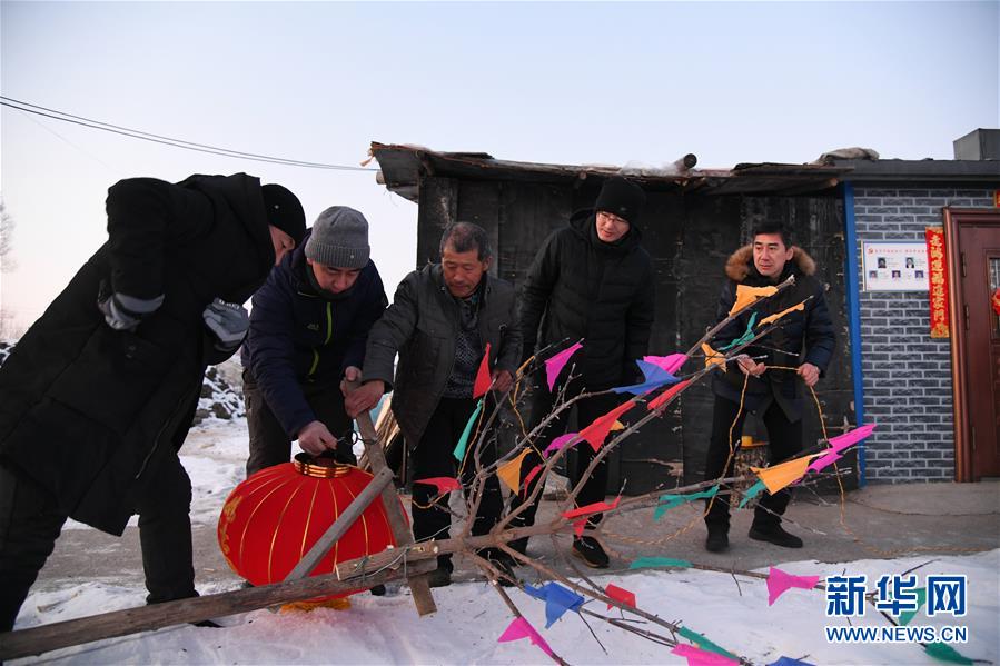 (新春走基層·圖文互動(dòng))(2)最冷的日子 最暖的團(tuán)聚——寒極小年里的暖心故事